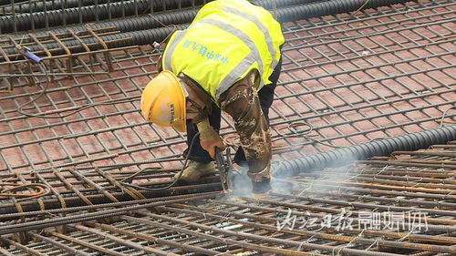預(yù)計2024年9月底建成通車 內(nèi)江麻柳壩大橋及連接線工程項目建設(shè)如火如荼